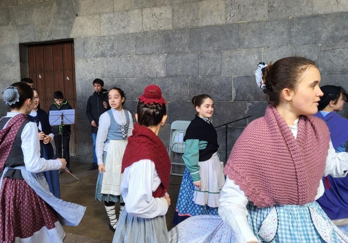 XXIV. Taldez Talde ekimenak euskal musika eta dantza ekarriko ditu herrira datozen igandeetan