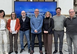 Responsables municipales, de la empresa digitalizadora Emovere y de Zientzia Elkartea.