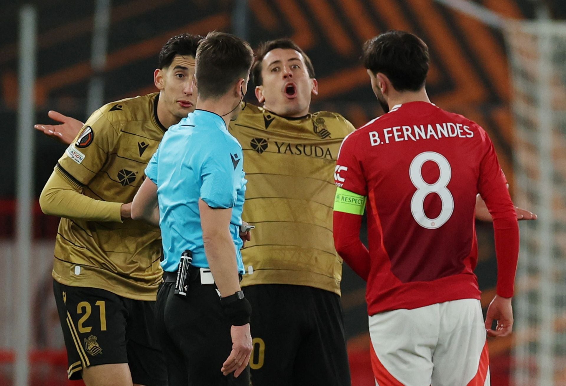 Oyarzabal no comprende la roja.