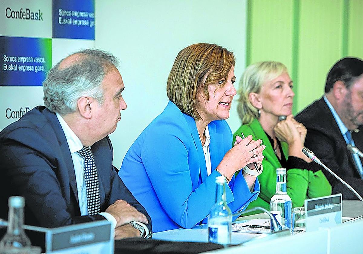 Imagen de una comparecencia de la cúpula directiva de la patronal vasca Confebask.