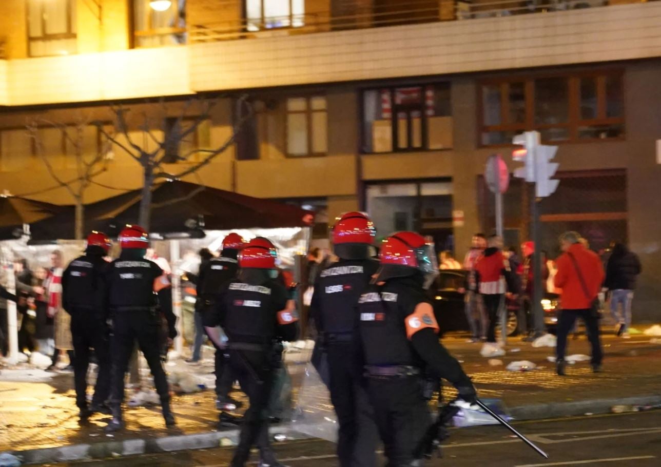 Detenidos y heridos en graves incidentes tras el Athletic-Roma