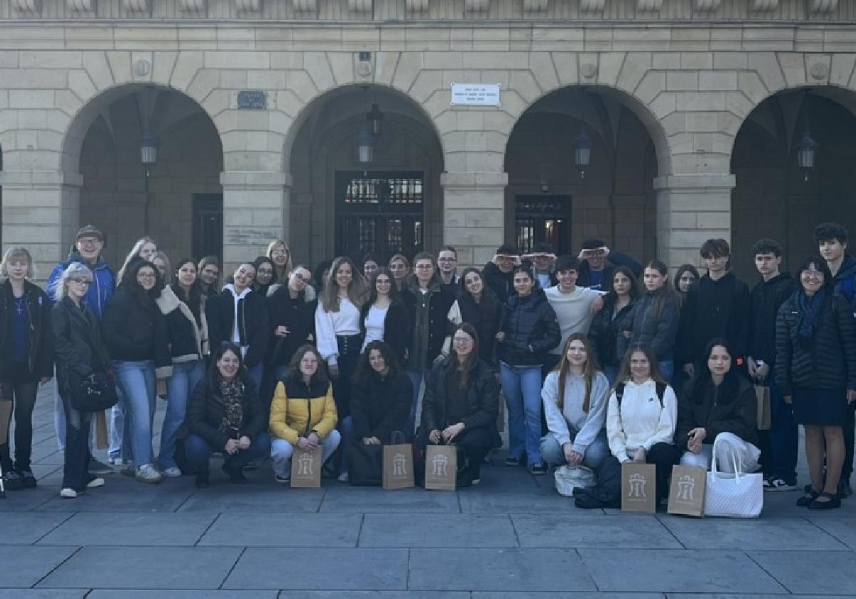 Estudiantes de Italia y Chequia de intercambio con el Pío Baroja, recibidos en el Ayuntamiento