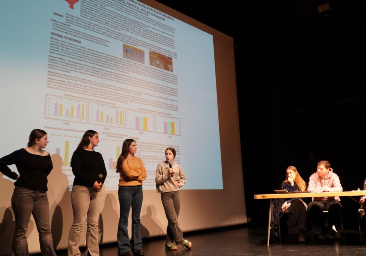 Los alumnos de Pasaia-Lezo Lizeoa investigan el uso del euskera