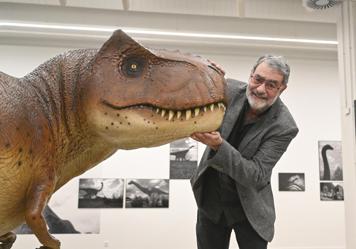 Joan Fontcuberta recrea en Donostia su particular gabinete de curiosidades