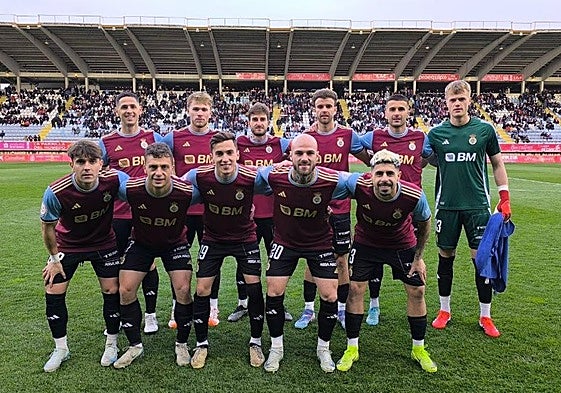 Resaltó la presencia de Santos como central en el perfil izquierdo en el once de club guipuzcoano.