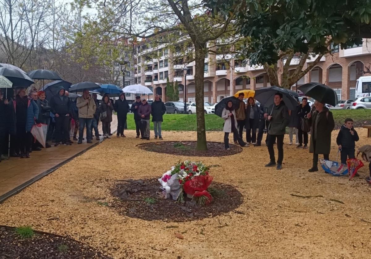 41 urte eta gero, lore eskaintza «berezia»