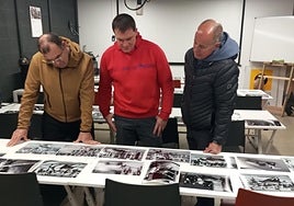 Los miembros del jurado, en plena deliberación.