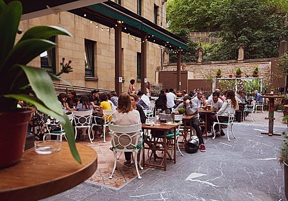 Patio del Convent Garden junto a la calle Easo de San Sebastián.