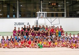 Las gimnastas han trabajado incansablemente para interpretar las coreografías.