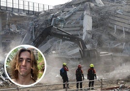 Garikoitz Goñi y una imagen de los escombros de un edificio de 30 plantas que se ha derrumbado en Bangkok.