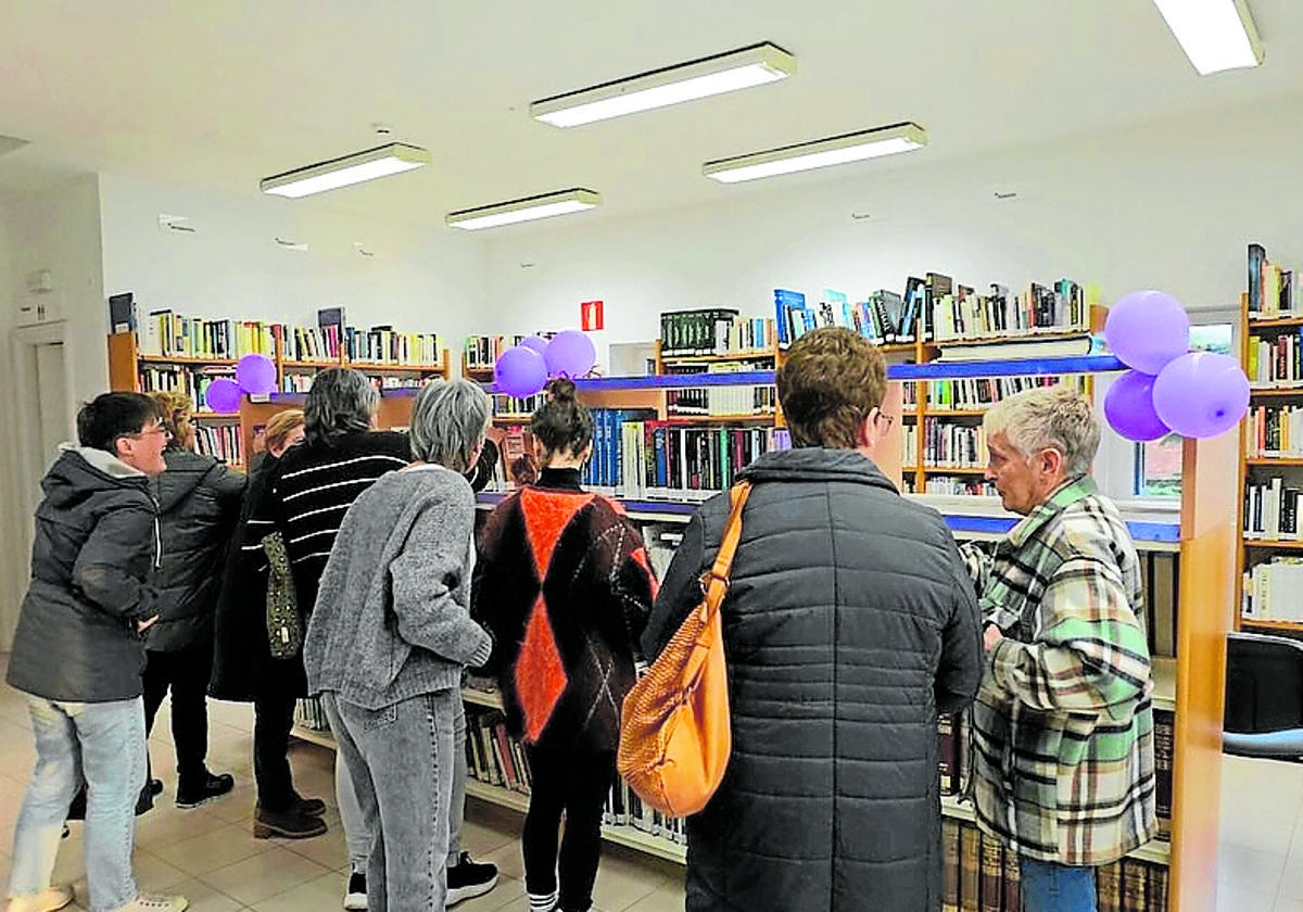 La biblioteca estrenó la sección de feminismo