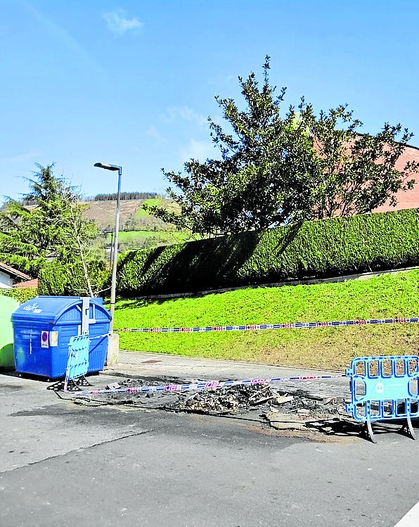 Quema de contenedores en la Avenida Urdaneta y el barrio Artiz