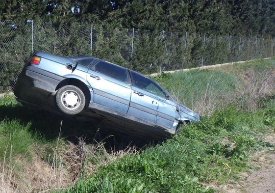Accidente en Murchante en el que un menor de 14 años chocó el coche de sus padres.