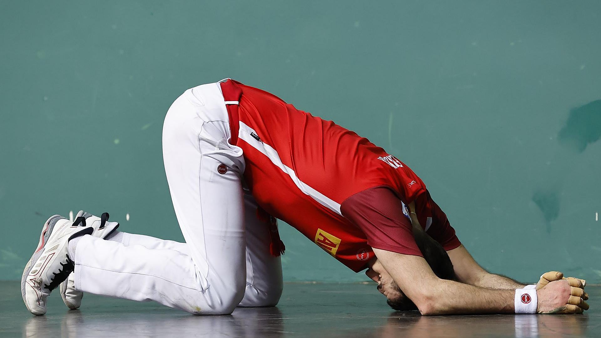 Joseba Ezkurdia: Father’s Death After Txapela Fitting