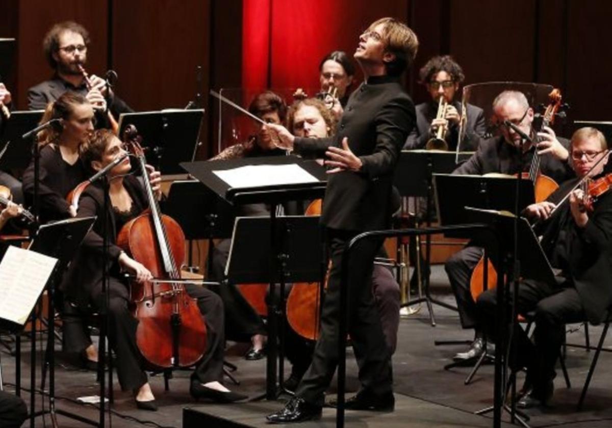 Le Cercle de L'Harmonie emanaldi bat eskaintzen.
