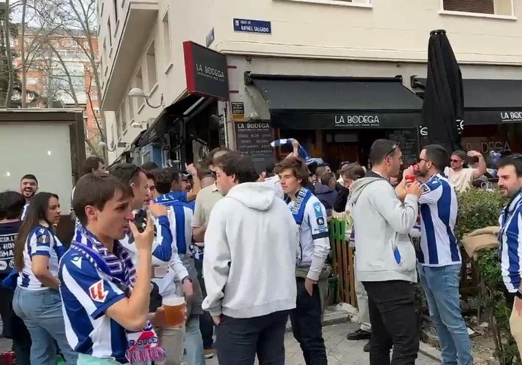 El grito de guerra de los seguidores txuri-urdin en las horas previas al choque ante el Real Madrid