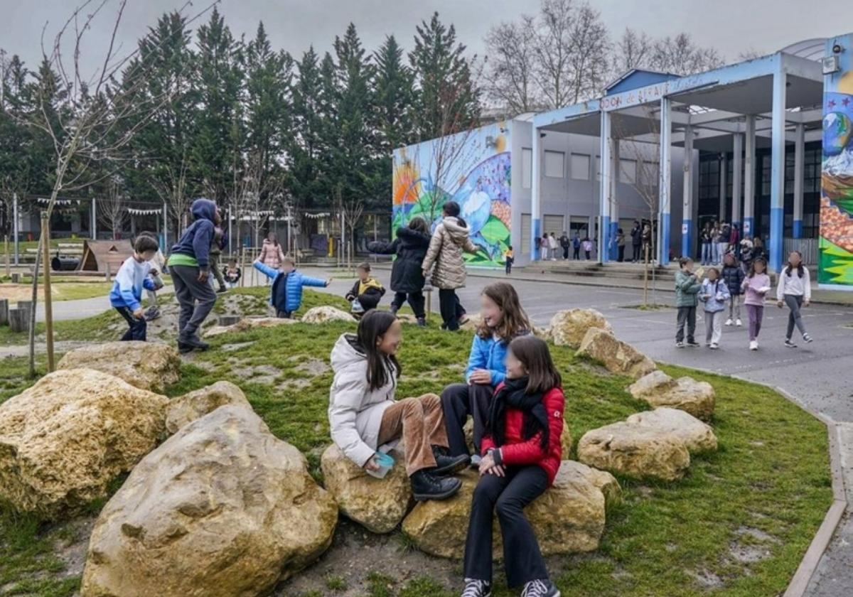 Una veintena de colegios de Vitoria tendrá patios ajardinados el próximo curso