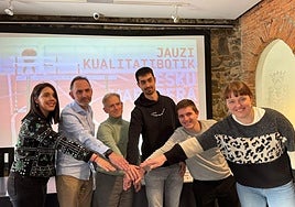 Componentes de la Mancomunidad, ayuntamientos y Emun Kooperatiba en la presentación de la iniciativa.