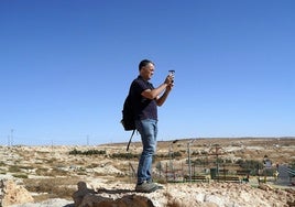 Mikel Ayestaran, durante una cobertura en Cisjordania