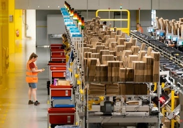 Imagen del centro logístico de Amazon ubicado en una localidad española.