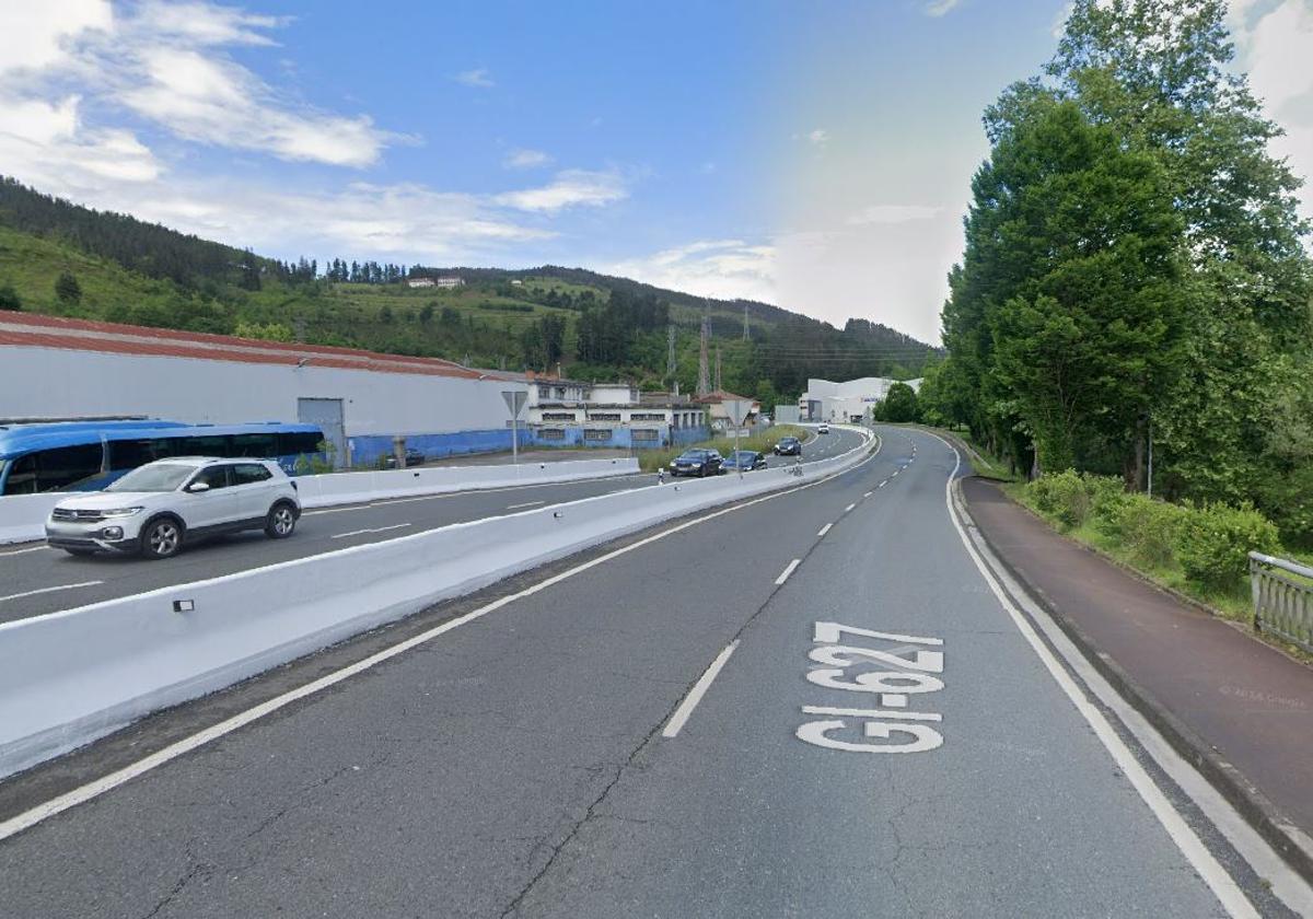 Zona de la carretera GI-627 en Arrasate donde se ha producido el accidente.