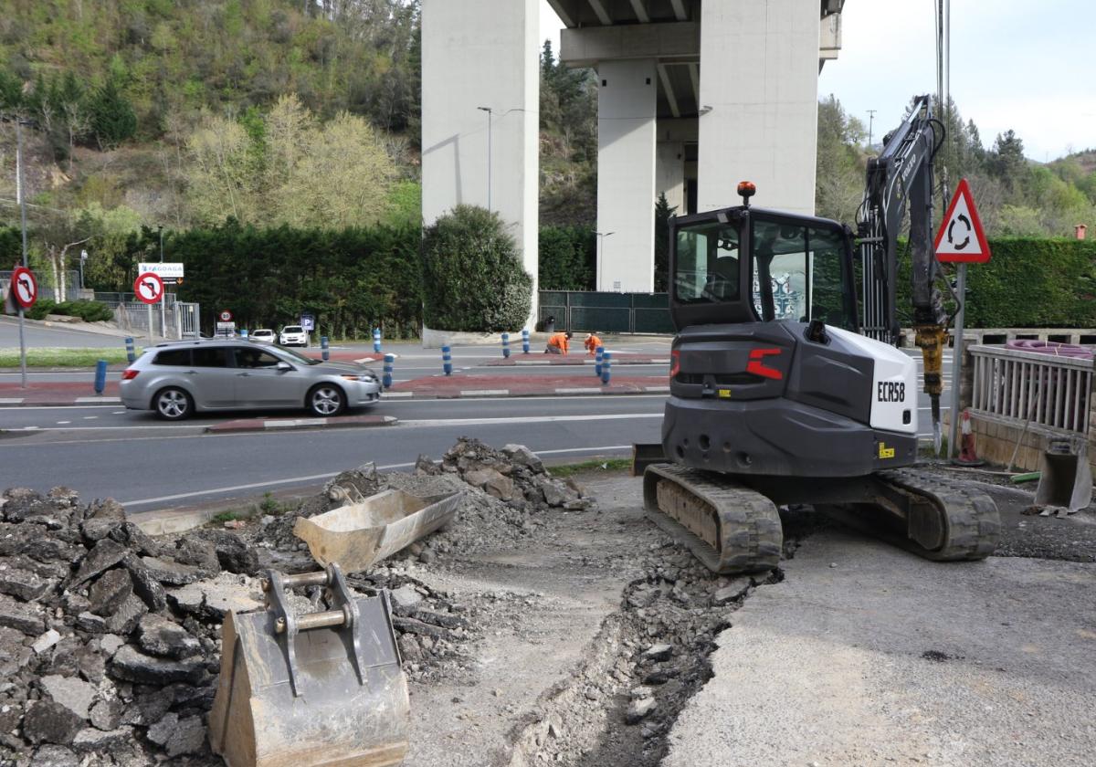 Arrancan las obras para implantar un paso peatonal con semáforos en San Antolín