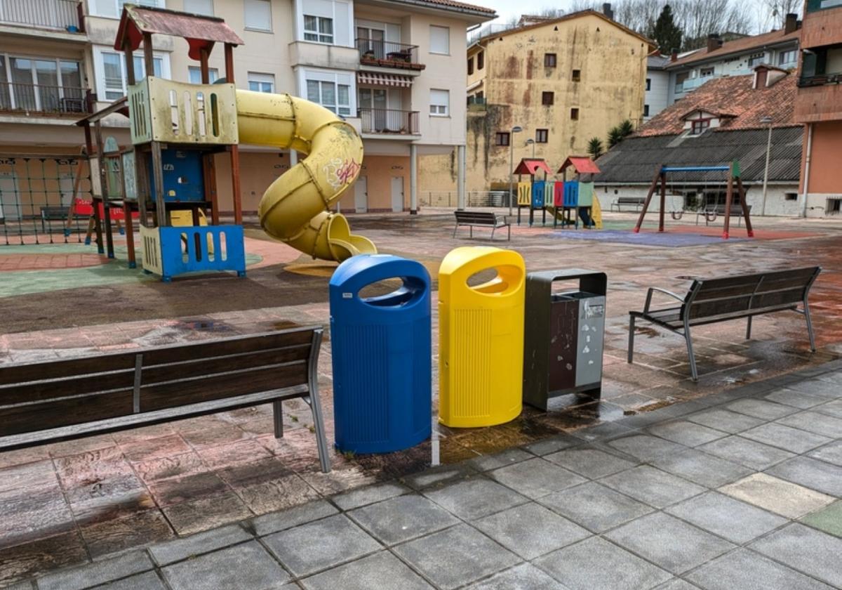 Edukiontzi handiagoak jarri ditu Udalak herriko hainbat gunetan