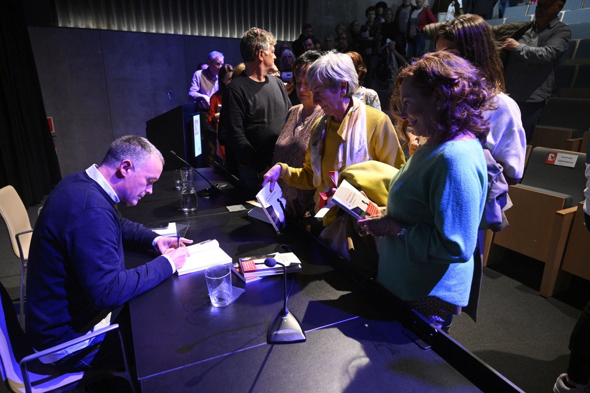 Mikel Ayestaran presenta su libro &#039;Historias de Gaza. La vida entre guerras&#039;