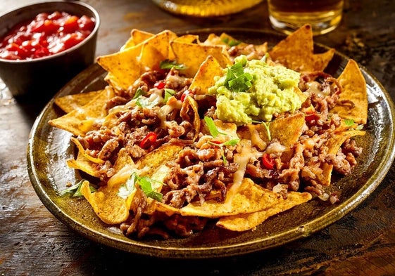 12 ingredientes y salsas infalibles para unos nachos de diez