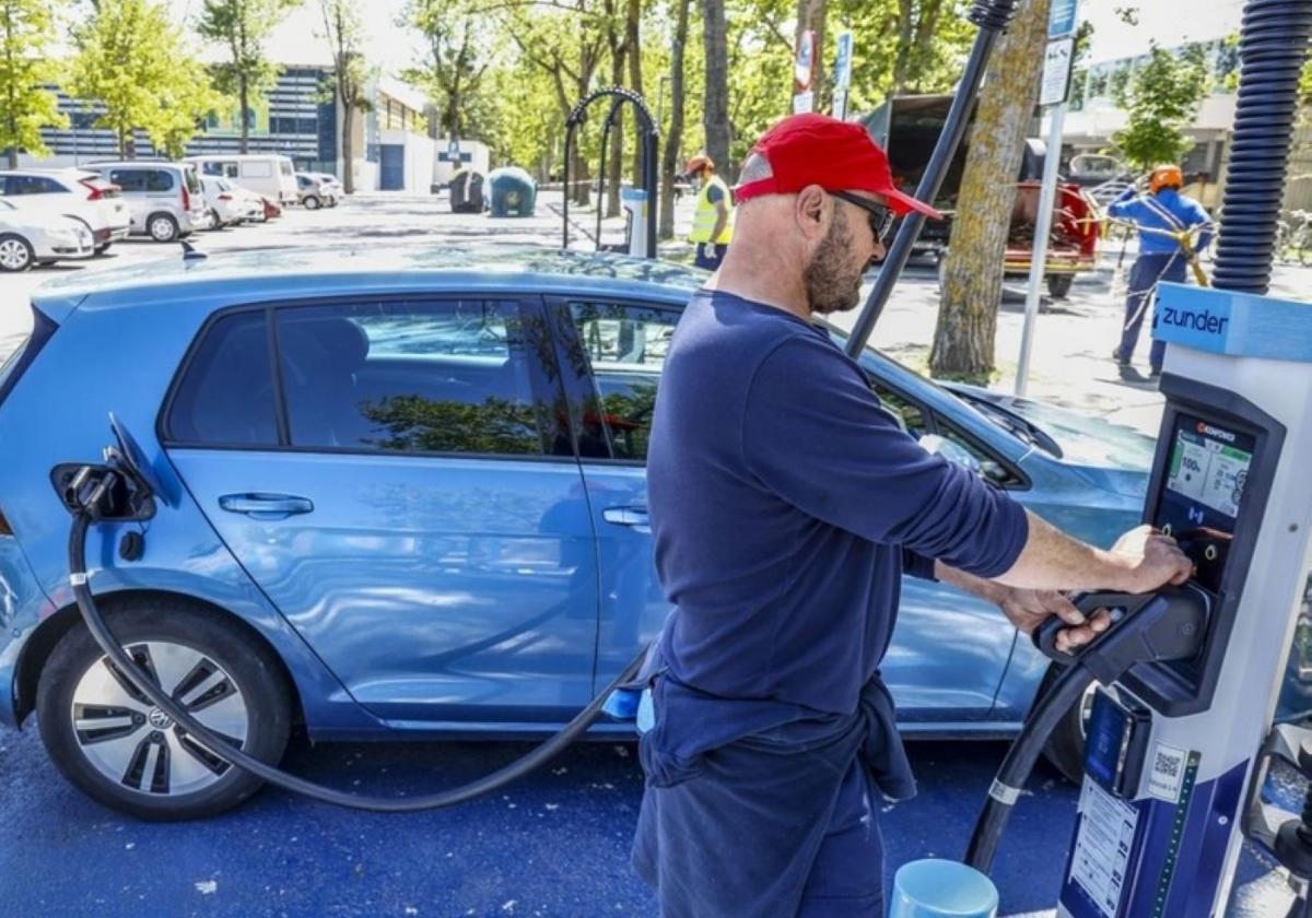 Vitoria supera los 7.600 coches híbridos y eléctricos con una red de 180 puntos de carga