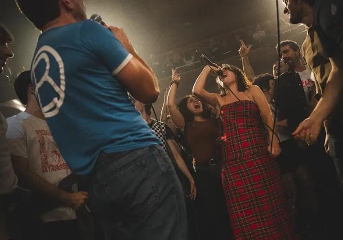 Aniztasunak Bergarako gaztetxea hartuko du larunbatean Nakar, Mursego eta Balzarekin