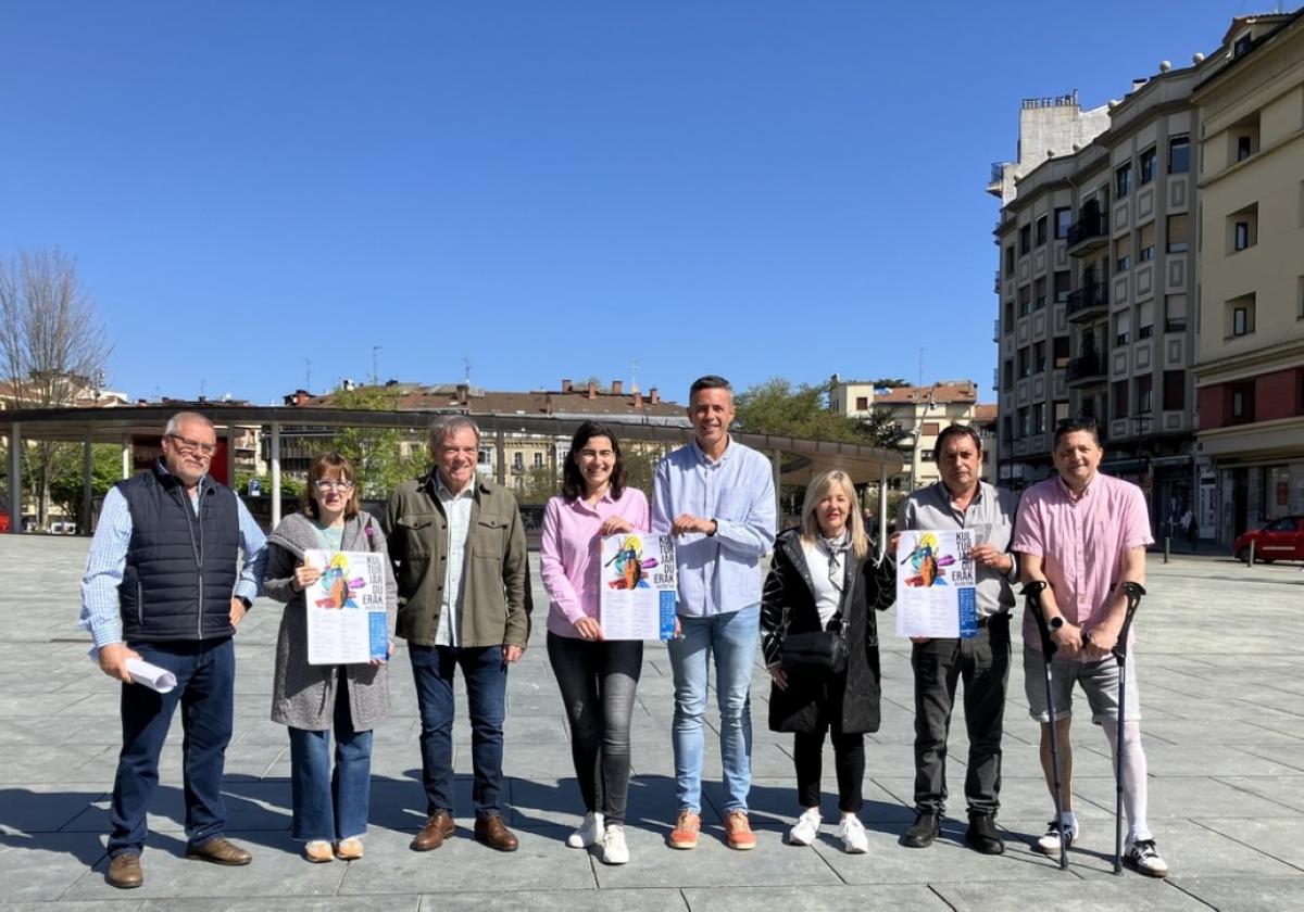 Los vecinos piden el apoyo de la gente para llenar de cultura los barrios