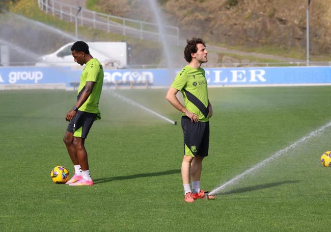 Becker y Odriozola, entrenándose aparte en Zubieta