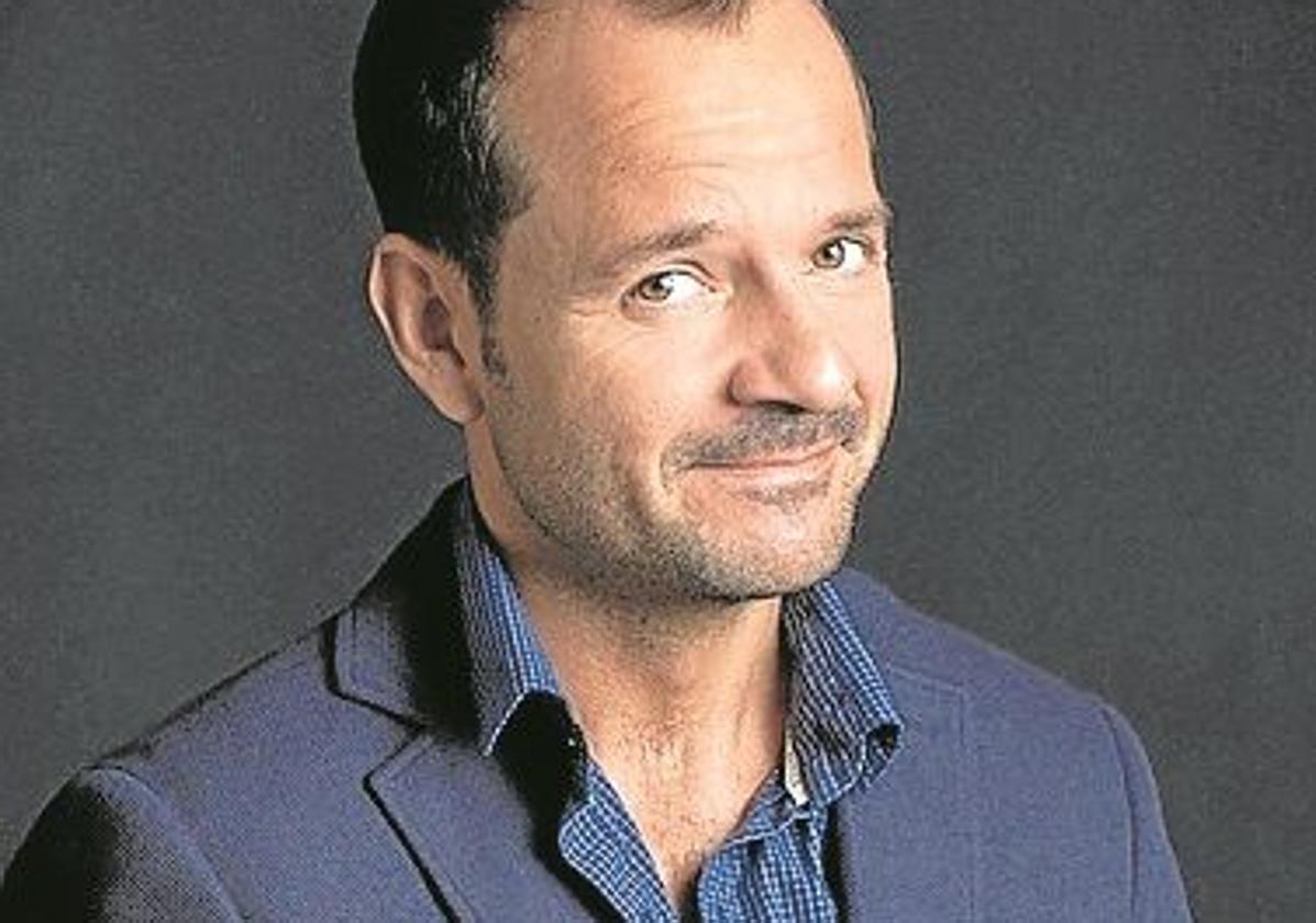 Ángel Martín regresa al formato íntimo con 'Nuevo Material'