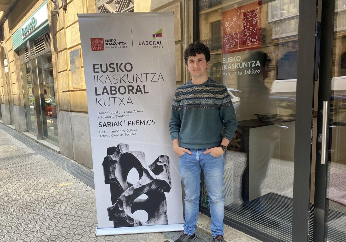Jon Esnaola Agirre 'LUUR, Nestor Basterretxearen oroimenez' proiektua saritu dute