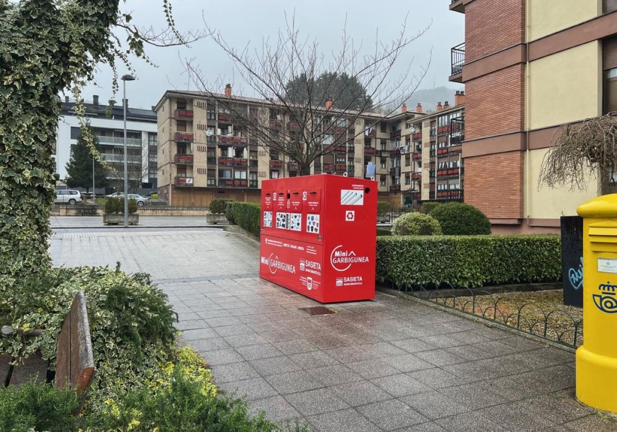 Tres nuevos 'minigarbigunes' para facilitar el reciclaje de residuos especiales