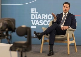 Imanol Pradales, en un momento de la entrevista en la sede de El Diario Vasco.