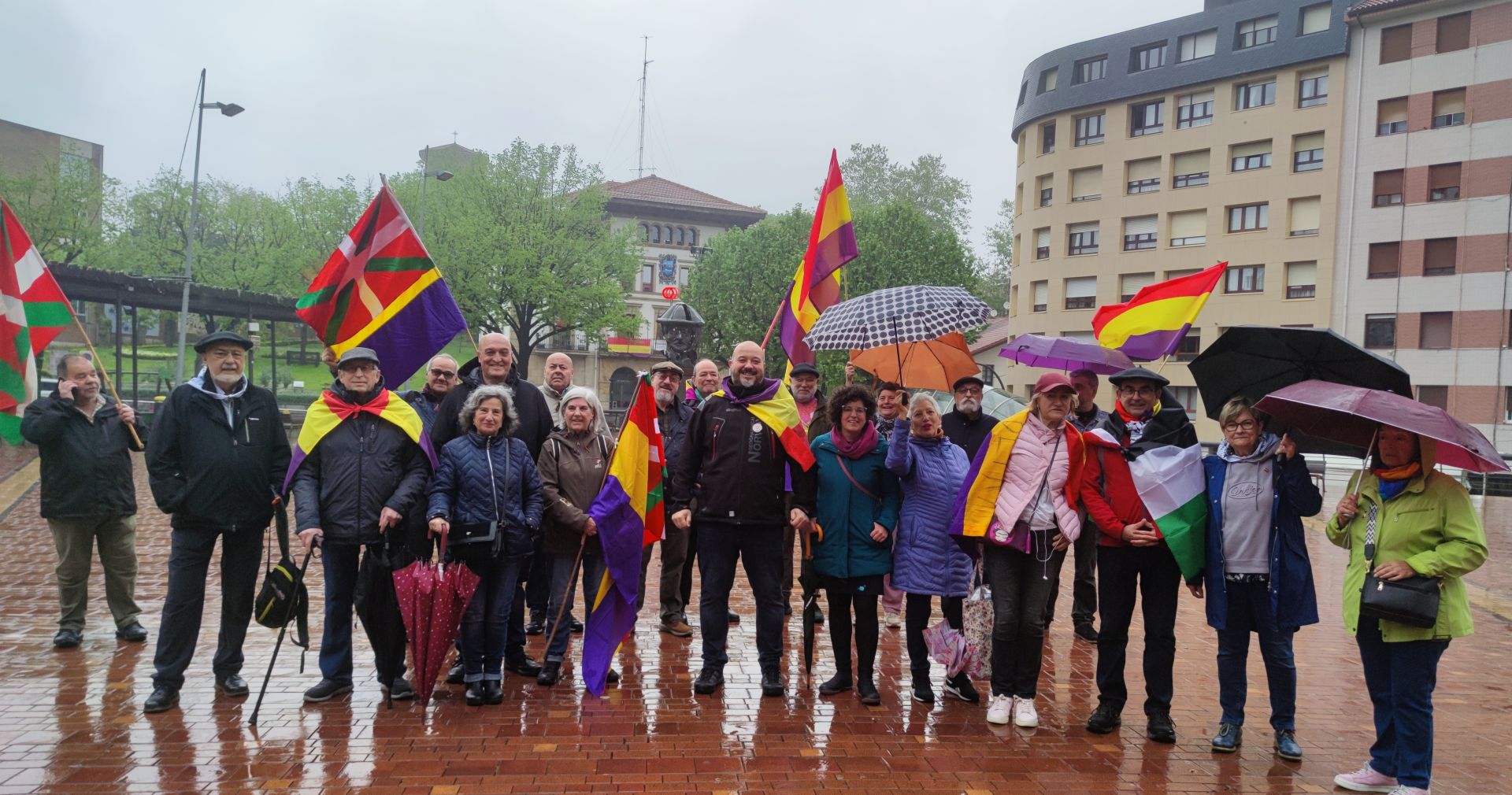 El líder de Podemos Euskadi reivindica «una república que ponga la vida en el centro, garantice derechos, y no deje a nadie atrás»