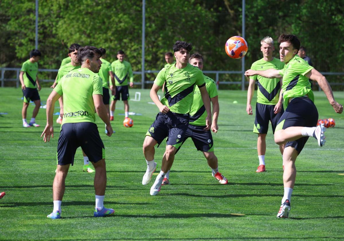 Los jugadores de la Real volvieron a ejercitarse en Zubieta