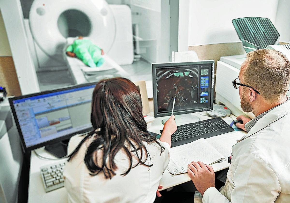 Los médicos hacen un 48% más de horas extra para reducir las listas de espera de Osakidetza