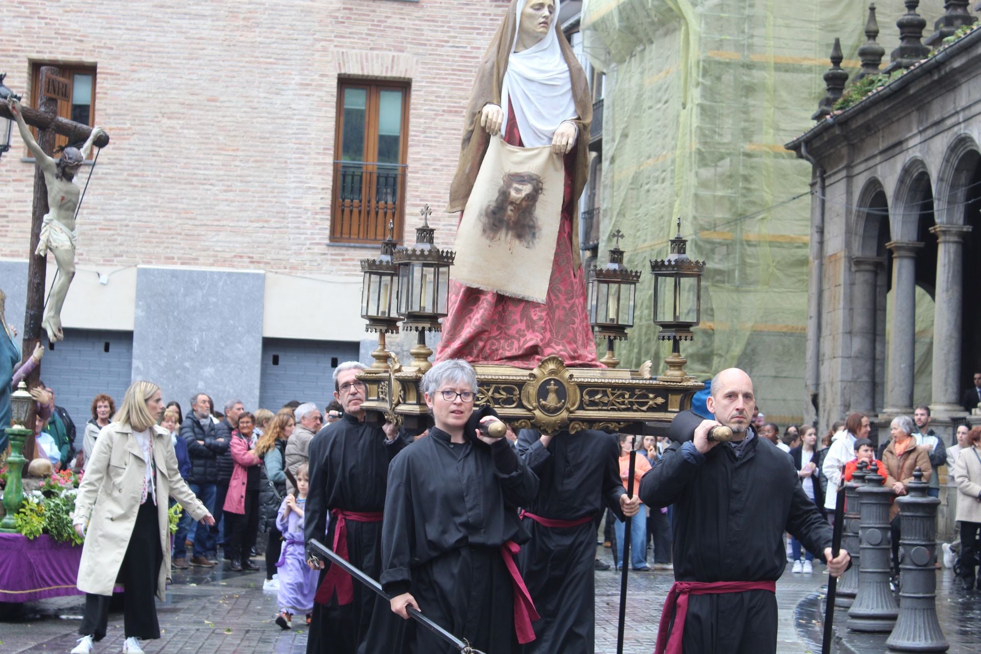 Una procesión más reducida de lo habitual en Azkoitia