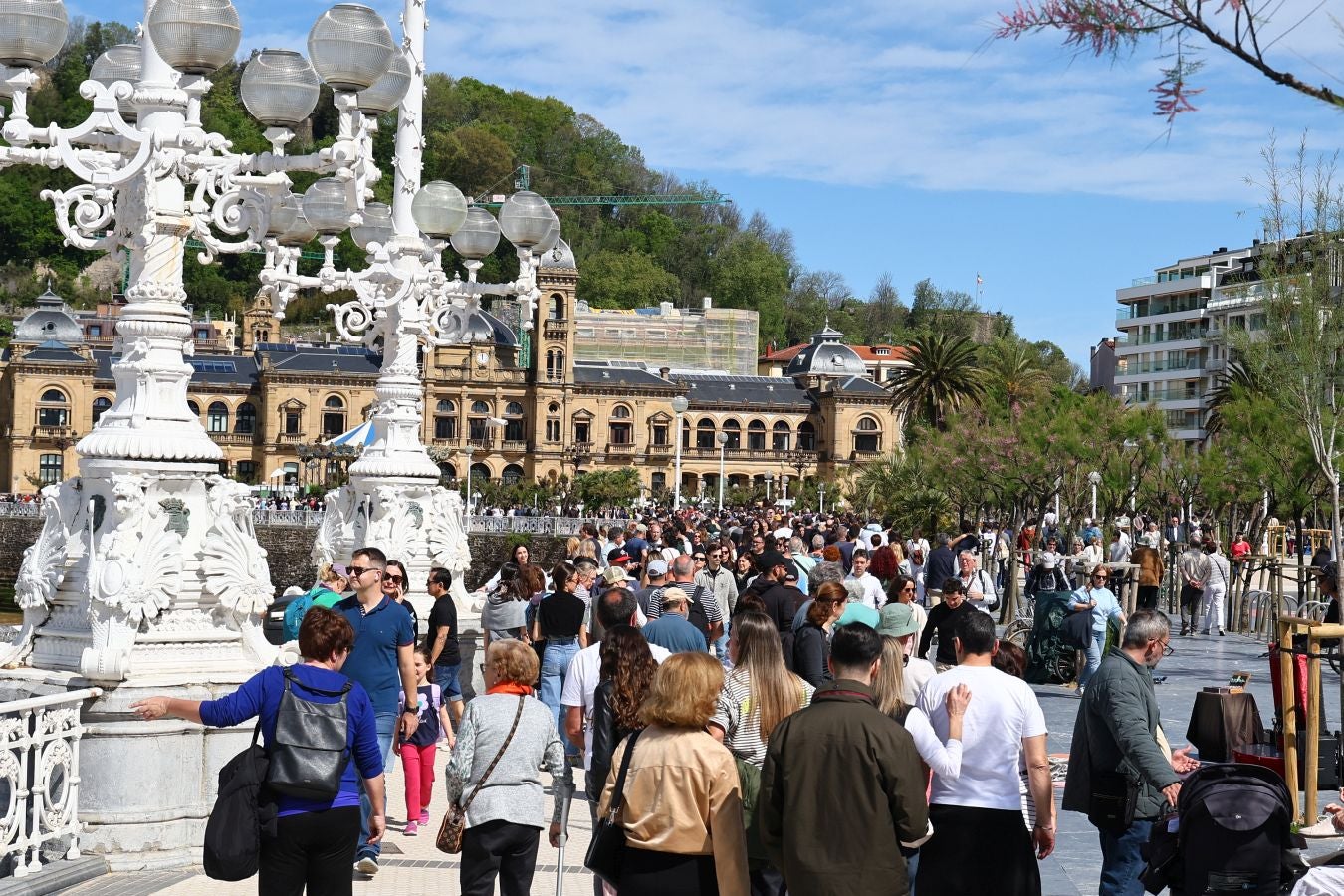 Ni un alfiler en el paseo de La Concha