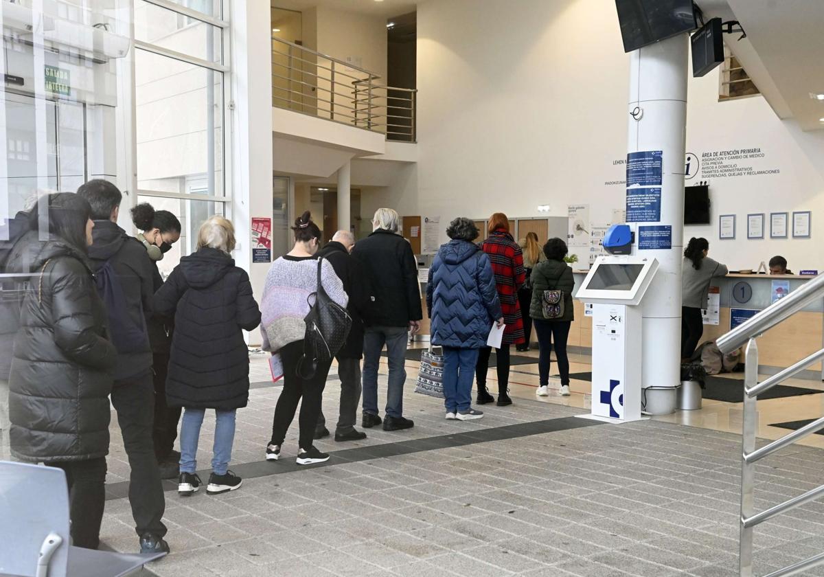 Desciende la incidencia de la gripe en Euskadi y la extensión del coronavirus se mantiene baja