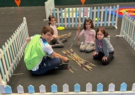 El frontón Ederrena volverá a ser territorio de juegos y talleres infantiles a partir del martes por la tarde.