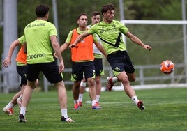 Goti golpea ante Olasagasti y Sucic en el entrenamiento de este lunes