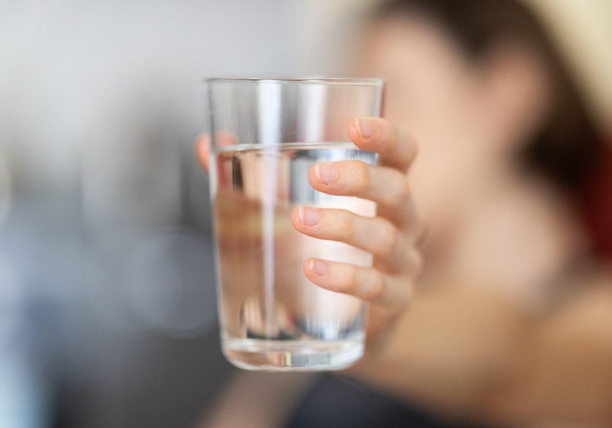 La mejor bebida para depurar el hígado con una planta entre sus ingredientes: «Ayuda a eliminar toxinas»