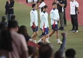 Oyarzabal, Le Normand y Zubimendi, en un entrenamiento con la selección