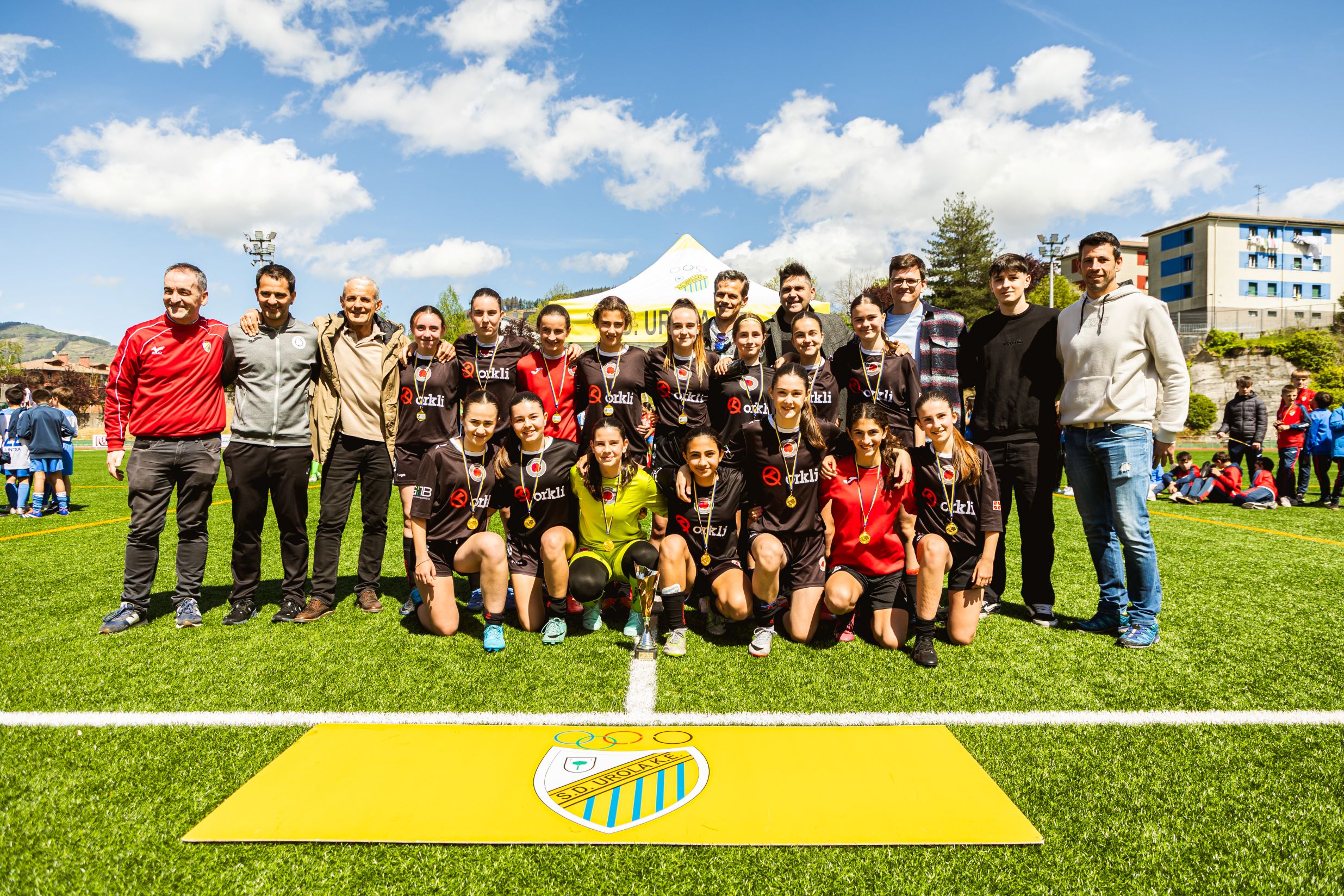La Real, ganadora femenina y masculina del Memorial Txugi