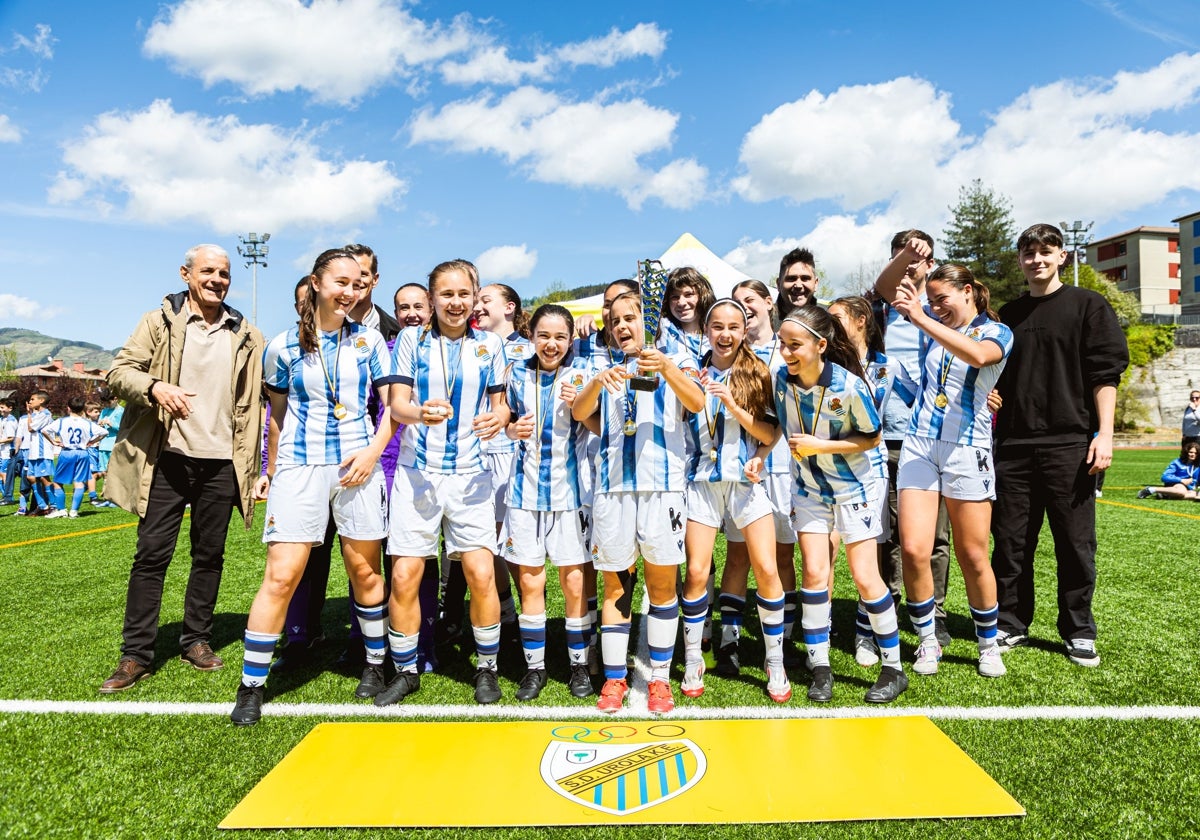 La Real, ganadora femenina y masculina del Memorial Txugi