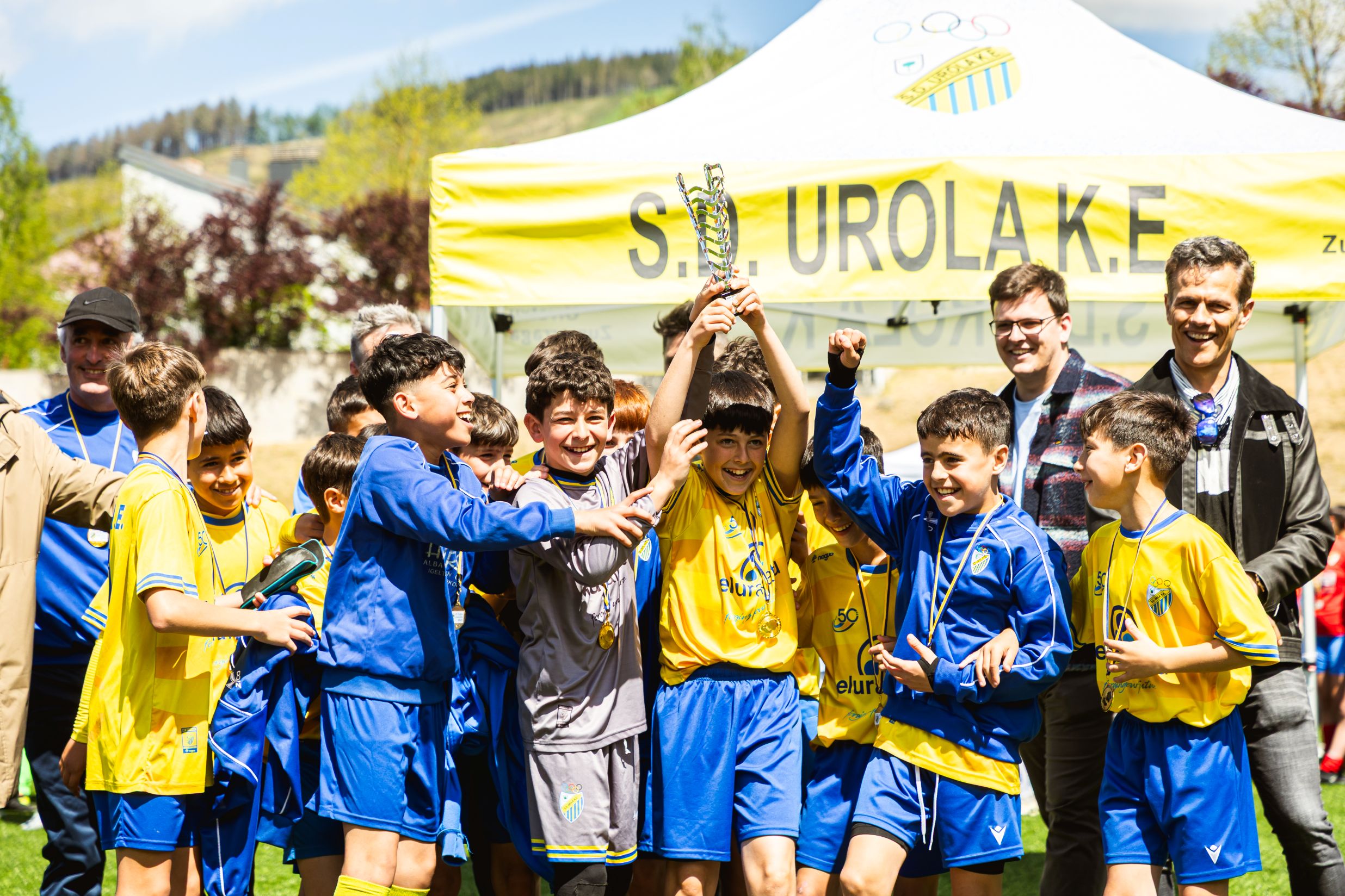 La Real, ganadora femenina y masculina del Memorial Txugi